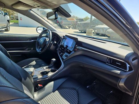 Used 2022 Toyota Camry SE w/ Convenience Package FWD image 28