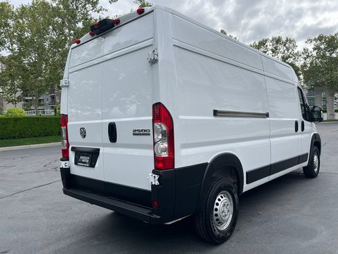 Used 2026 RAM ProMaster 2500 w/ Convenience Group FWD image 7