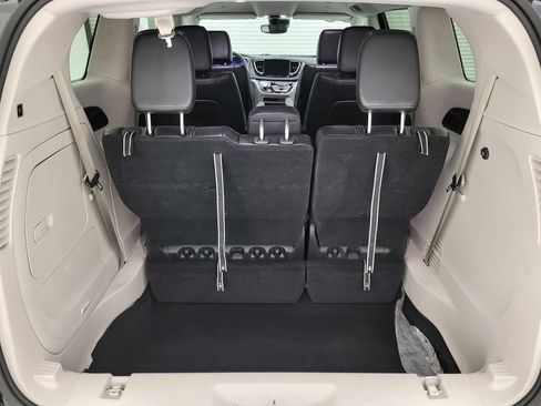 Used 2024 Chrysler Pacifica Limited FWD image 27