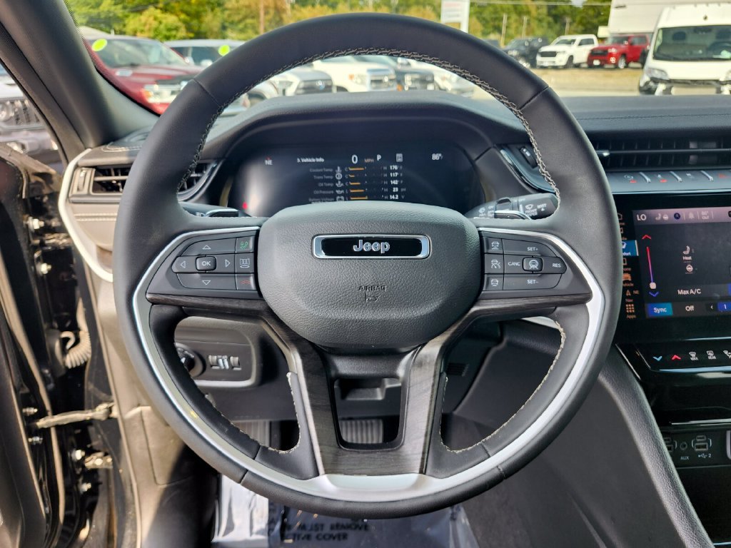Used 2026 Jeep Grand Cherokee Limited AWD/4WD image 29