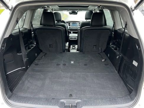 Used 2017 Toyota Highlander Limited Platinum image 10