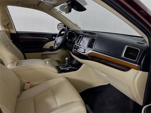 Used 2019 Toyota Highlander Limited image 26
