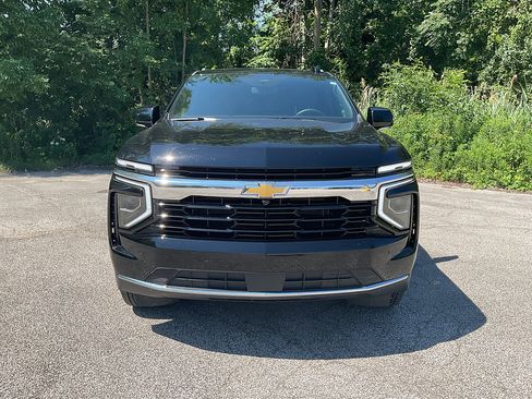 Used 2025 Chevrolet Tahoe LS AWD/4WD image 2