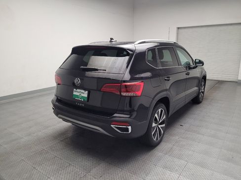 Used 2023 Volkswagen Taos SE w/ Panoramic Sunroof Package FWD image 9