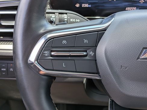 Used 2024 Chevrolet Traverse LT FWD image 25