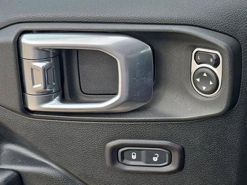 Used 2018 Jeep Wrangler Unlimited Rubicon image 28