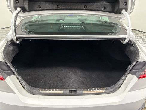 Used 2025 Toyota Camry SE w/ Convenience Package image 18