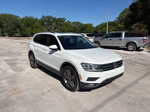 Used 2021 Volkswagen Tiguan SE image 1