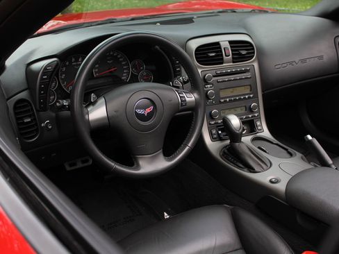 Used 2007 Chevrolet Corvette Coupe w/ Preferred Equipment Group RWD image 12