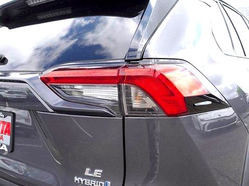Certified 2024 Toyota RAV4 LE AWD/4WD image 5