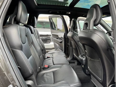 Used 2018 Volvo XC90 T6 Momentum w/ Convenience Package image 18