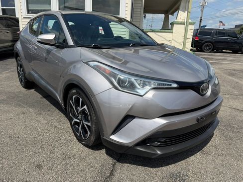 Used 2018 Toyota C-HR XLE FWD image 5