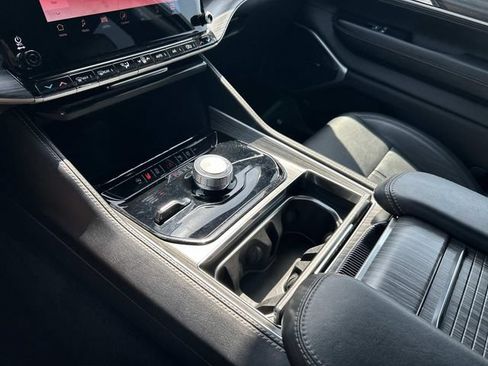 Used 2024 Jeep Wagoneer L Series II w/ Flexible Seating Group AWD/4WD image 31