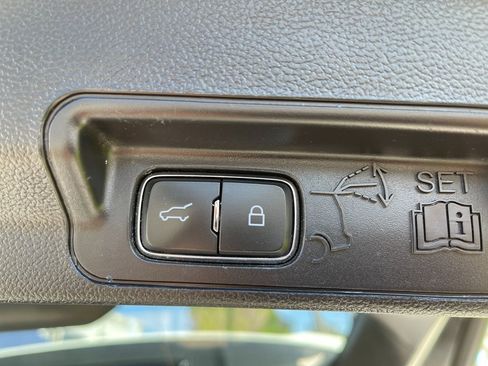 Used 2020 Ford Explorer Limited AWD/4WD image 11