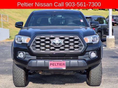 Used 2020 Toyota Tacoma TRD Off-Road w/ TRD Premium Off Road Package AWD/4WD image 2