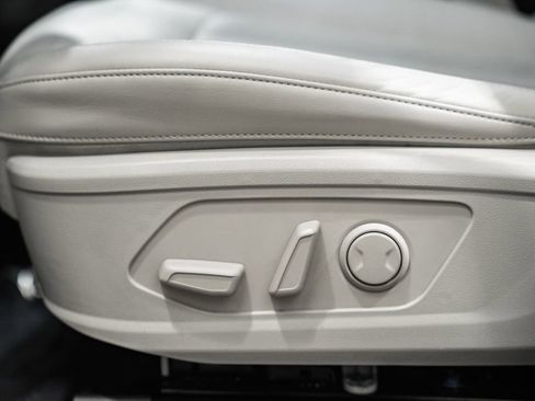 Used 2025 Kia Sorento S w/ Panoramic Sunroof Package image 40