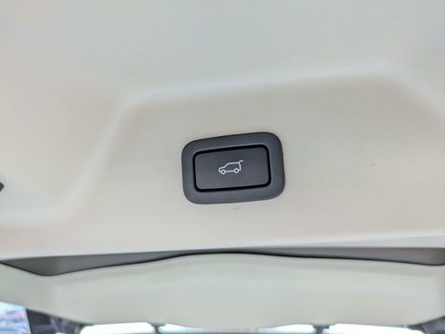 Used 2021 Land Rover Range Rover P525 Westminster Edition image 14