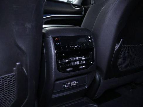 Used 2023 Jeep Grand Cherokee L Laredo image 17