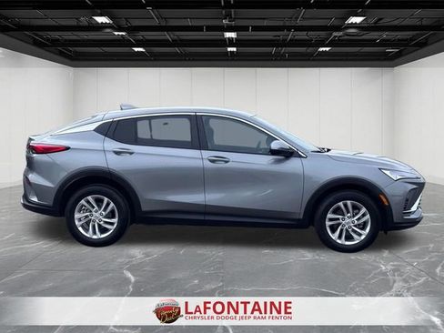 Used 2025 Buick Envista Preferred image 6