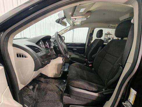 Used 2020 Dodge Grand Caravan SE FWD image 22