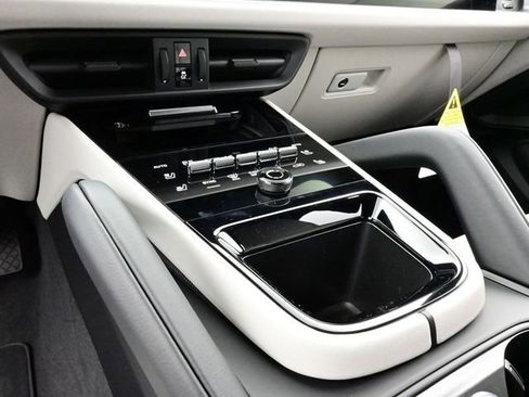 New 2026 Porsche Cayenne E-Hybrid Coupe AWD/4WD image 11