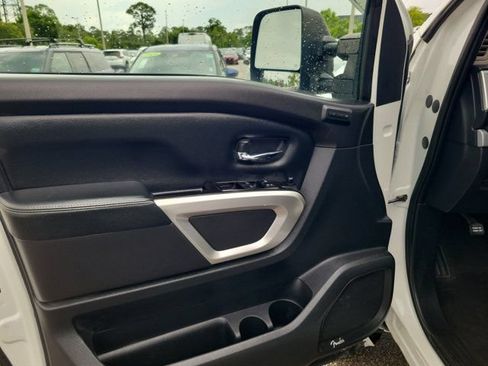 Used 2019 Nissan Titan PRO-4X w/ Pro-4x Convenience Package AWD/4WD image 20