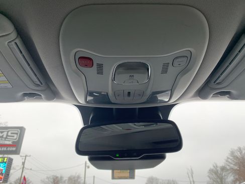 Used 2017 Jeep Renegade Limited image 25