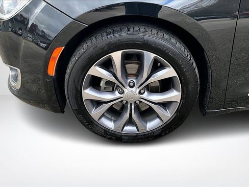 Used 2019 Chrysler Pacifica Limited w/ Tire & Wheel Group image 30