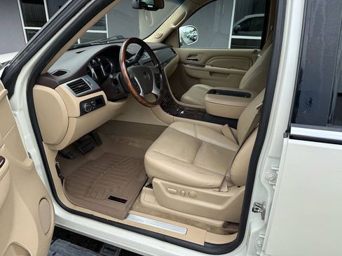 Used 2014 Cadillac Escalade Premium AWD/4WD image 9