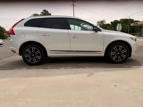Used 2017 Volvo XC60 T5 Dynamic FWD image 8