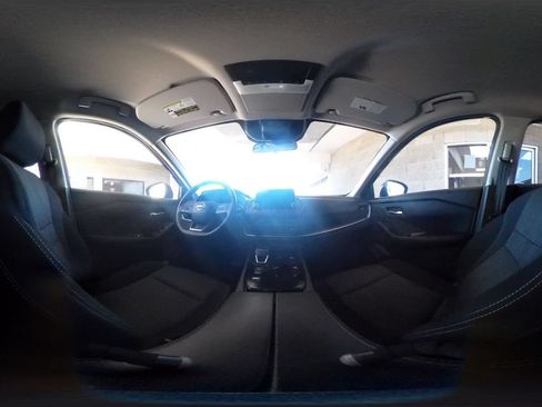 Used 2025 Nissan Rogue SV FWD image 44