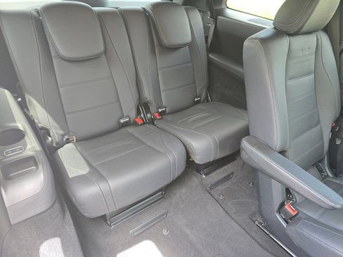 Used 2024 Mercedes-Benz GLS 450 4MATIC image 20