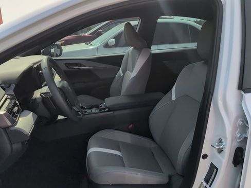 Used 2026 Toyota Camry SE w/ Multimedia Upgrade Package FWD image 9