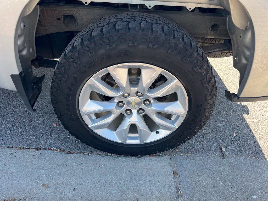 Used 2020 Chevrolet Silverado 1500 Custom w/ Custom Value Package AWD/4WD image 13