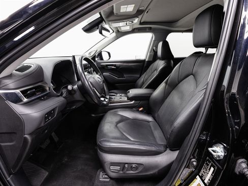 Used 2023 Toyota Highlander Limited image 4