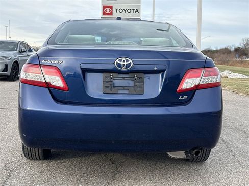 Used 2011 Toyota Camry LE image 7
