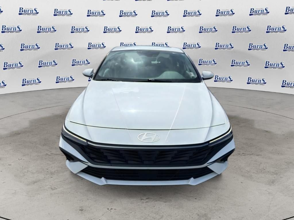 Used 2025 Hyundai Elantra SEL FWD image 2