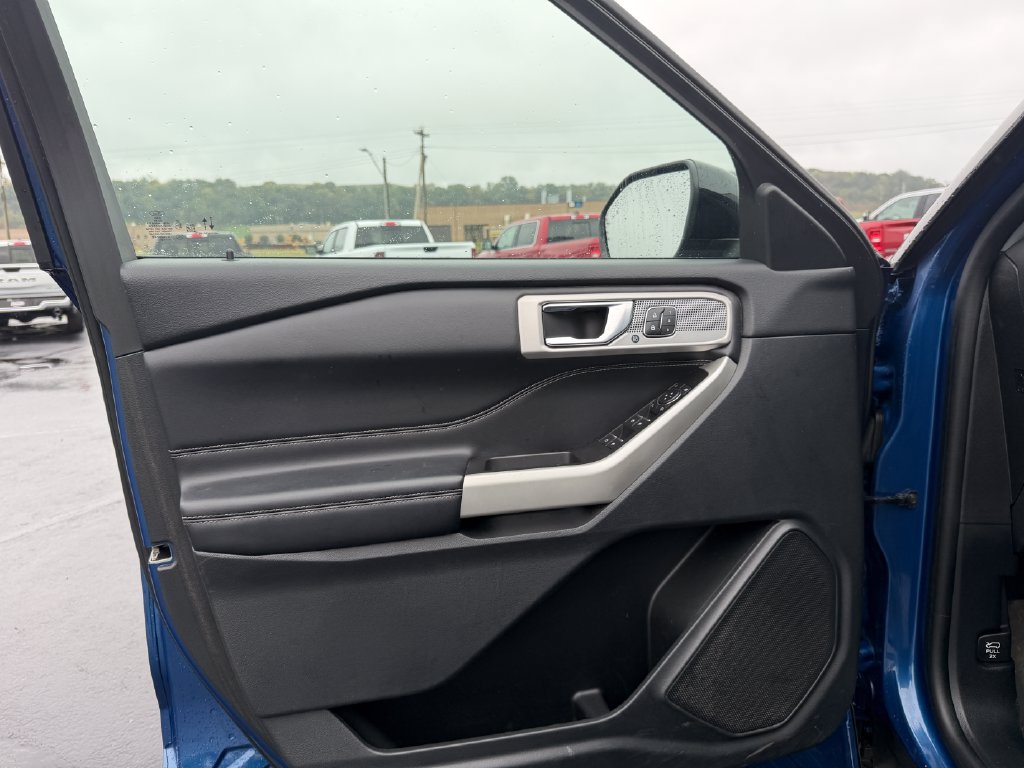 Used 2021 Ford Explorer Limited w/ Equipment Group 301A AWD/4WD image 19