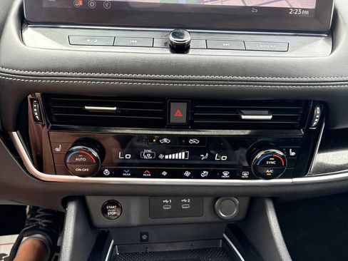 Used 2024 Nissan Rogue SL AWD/4WD image 18