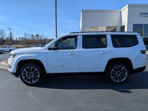 Certified 2025 Jeep Wagoneer Series III w/ Premium Group I image 8