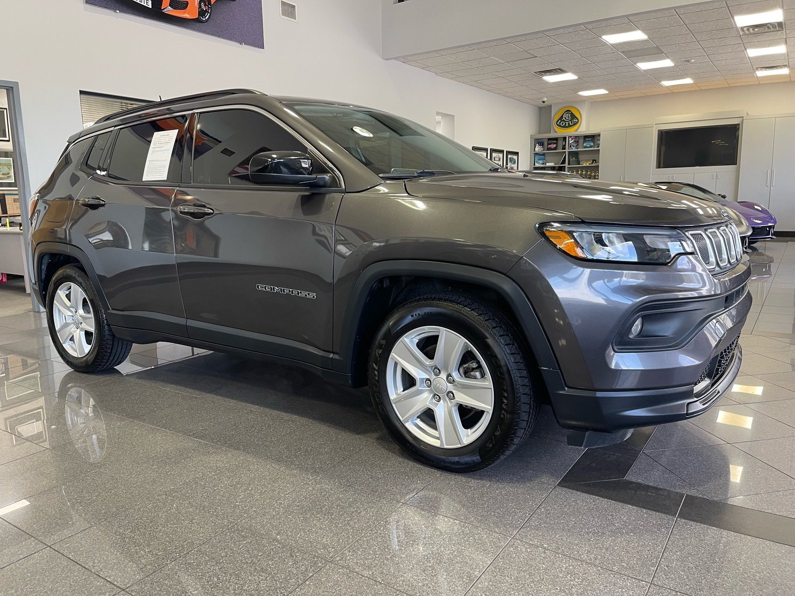 Used 2022 Jeep Compass Latitude FWD image 7