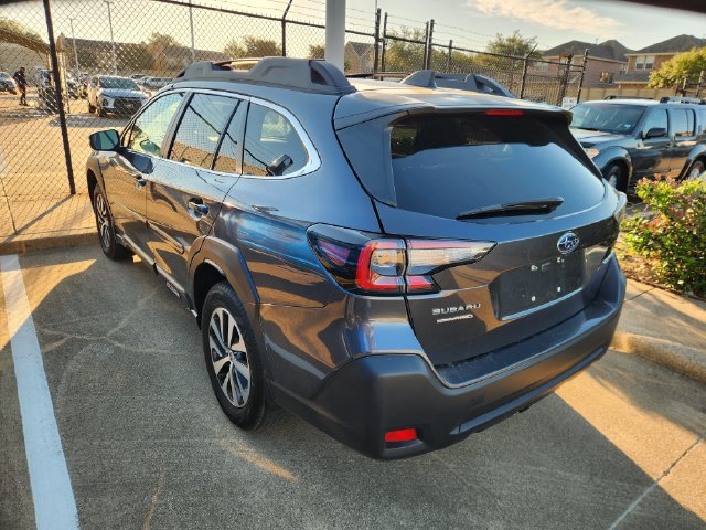Used 2025 Subaru Outback Premium AWD/4WD image 4