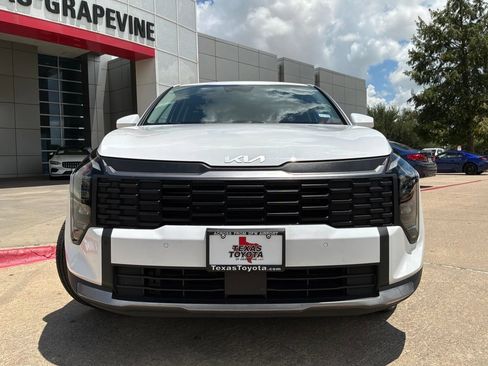 Used 2026 Kia Sportage LX FWD image 3