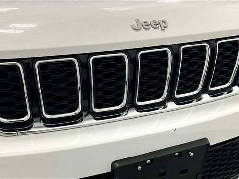 Used 2024 Jeep Grand Cherokee Limited image 29