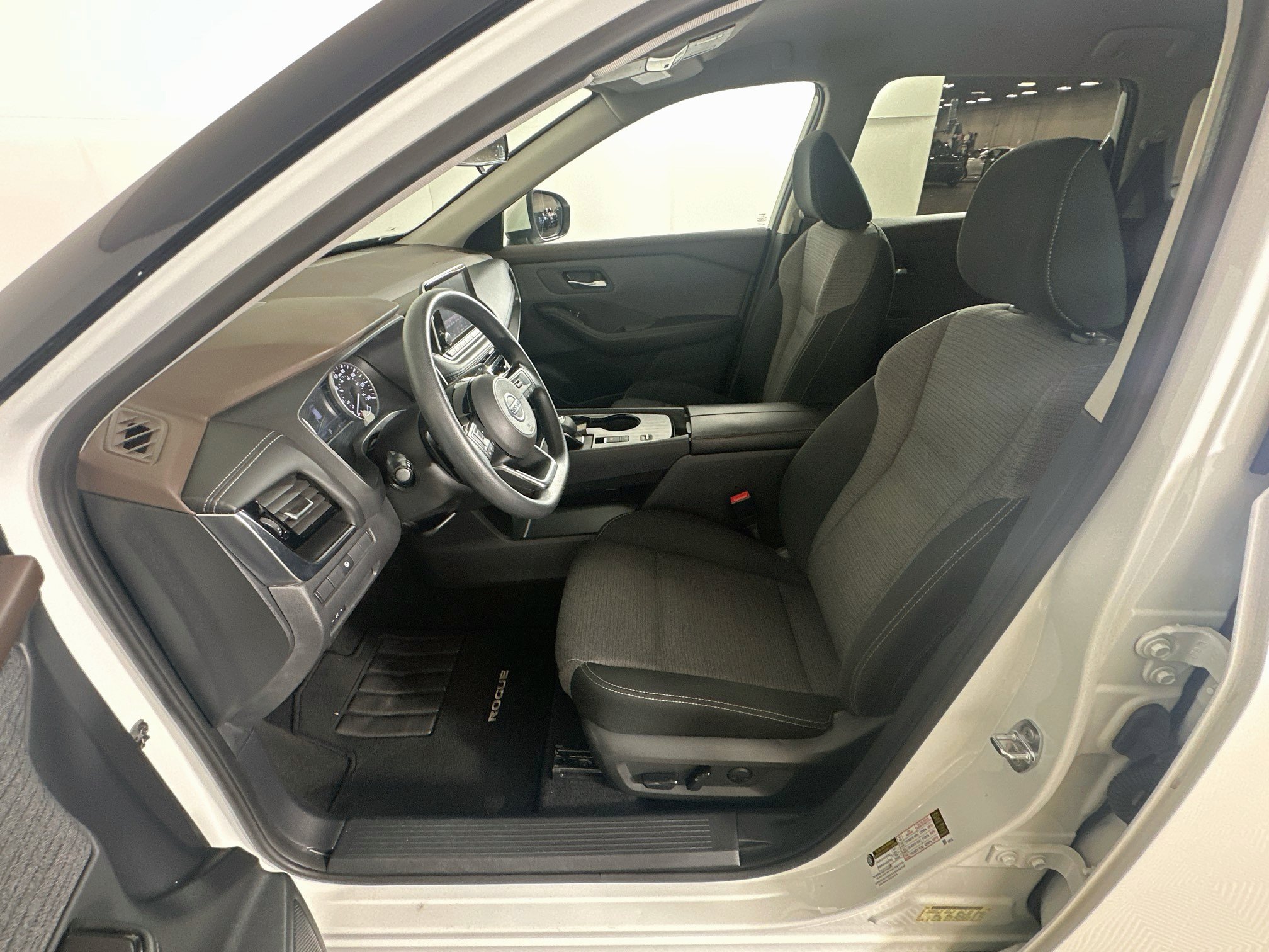 Used 2021 Nissan Rogue SV FWD image 13