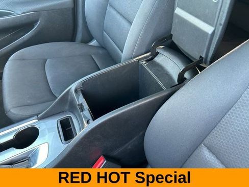 Used 2018 Chevrolet Malibu LT image 30