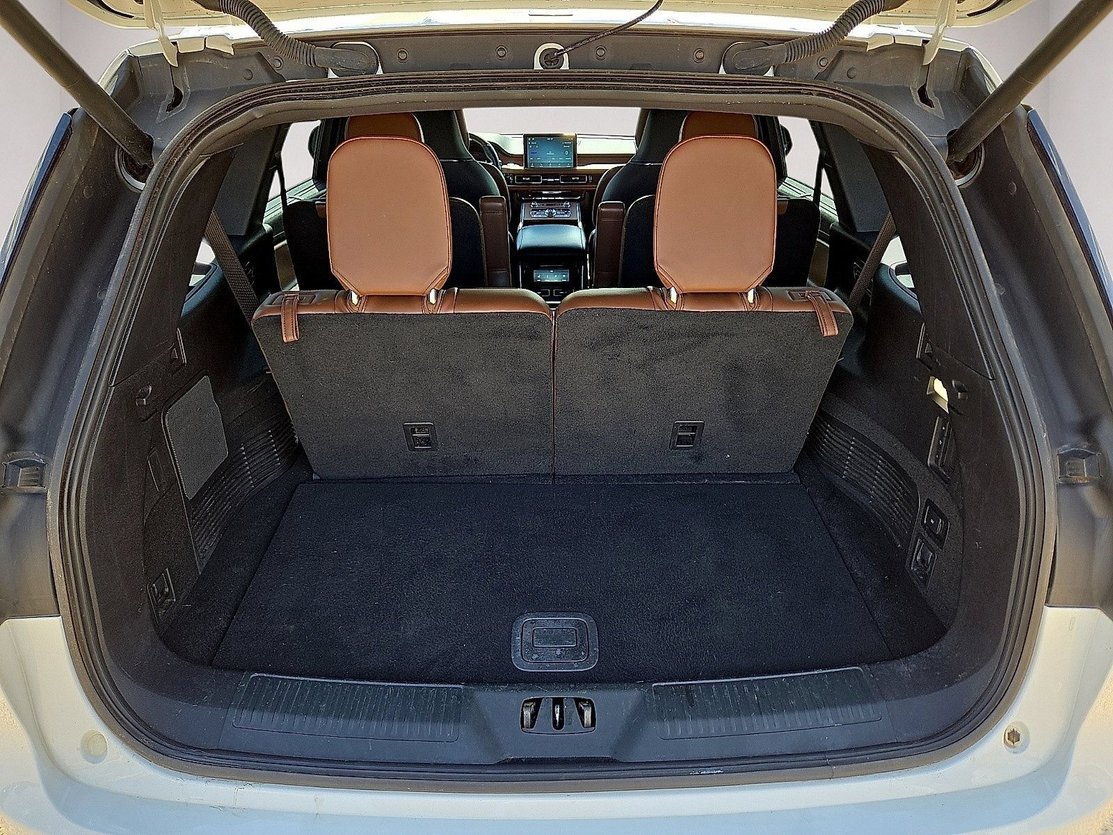 Used 2020 Lincoln Aviator Grand Touring w/ Equipment Group 302A AWD/4WD image 12