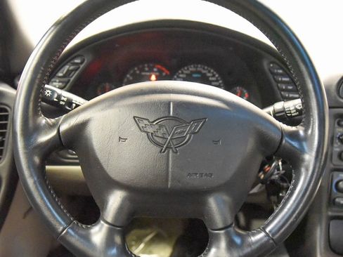 Used 2004 Chevrolet Corvette Coupe w/ Roof Package image 22