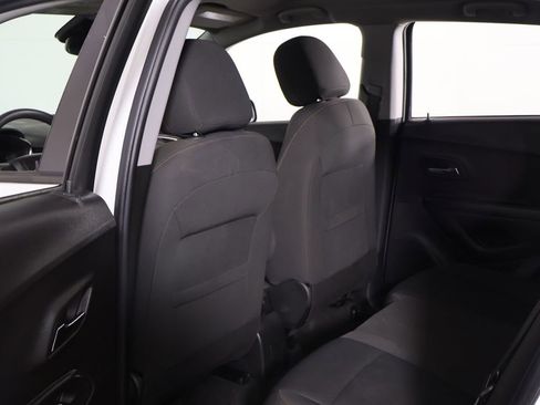 Used 2022 Chevrolet Trax LS image 23