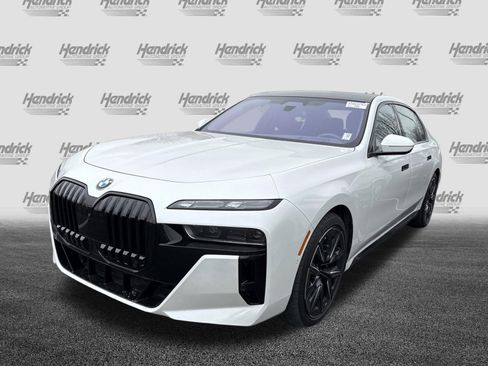 Used 2023 BMW 760i xDrive w/ Executive Package image 11